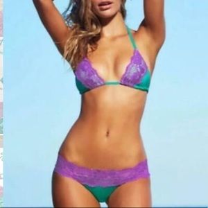 BEACH BUNNY BIKINI SZ. SMALL / XS lace scrunch